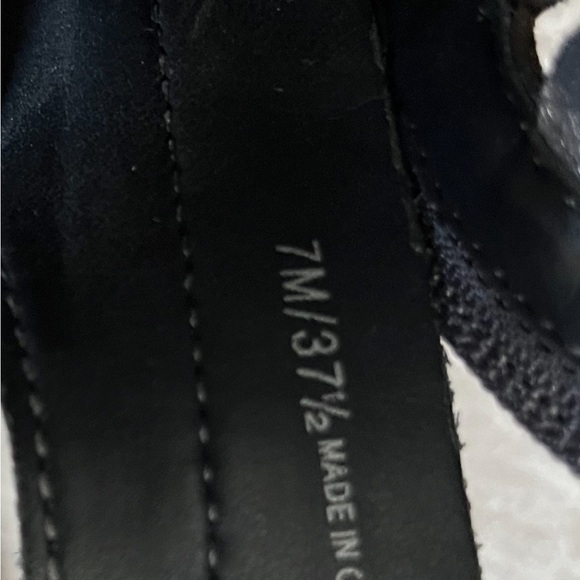 Vince Camuto Denim Blue Ankle Bootie 7M Peep Toe, Inside Zipper. Like New - Picture 9 of 9